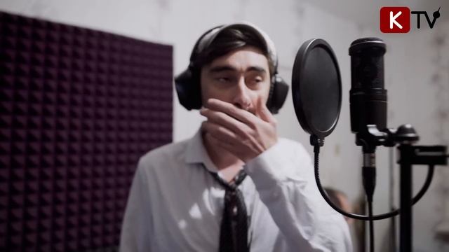 Серго записывает песню. Зацените. Ему очень важно ваше мнение. смотреть онлайн