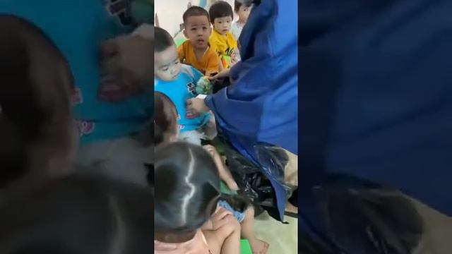 Как в Китае учат детей не говорить с незнакомцами смотреть онлайн