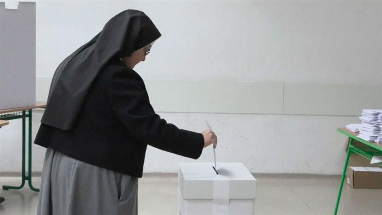 В Словакии проходят досрочные выборы в парламент