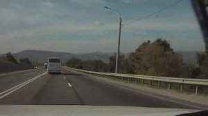 Пролёт истребителей и вертолётов над автодорогой.