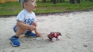 Машинка на пульте управления, испытание радиоуправляемой машинки, Game Cars on the