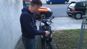 Прикол! Сигналка на китайском скутере!!