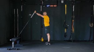 Как выполнять жимы и тяги, если болит плечо