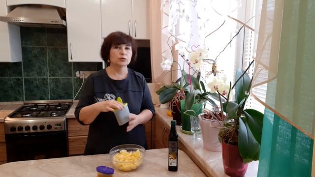 Куринные крылья и картофель запеченные.