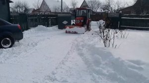 Чистка снега минитрактором самодельным отвалом