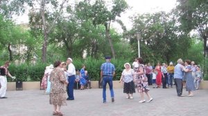 "В городском саду играет..." "Косынка белая". исп. Илья Скляров.