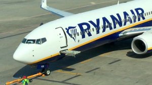 Как убирают бортовой трап Boeing 737-8AS