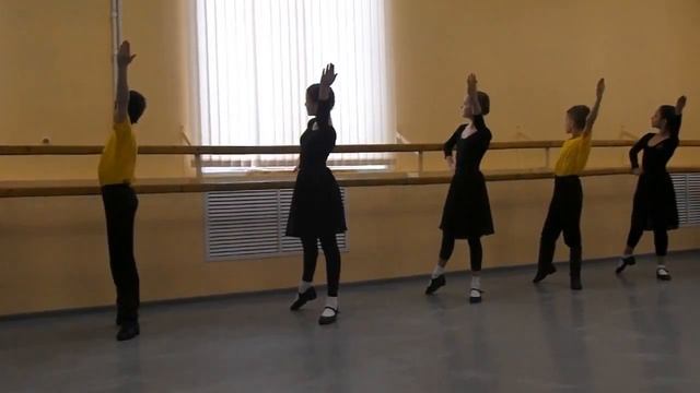 Ронд де жамб партер в молдавском характере. Образцовый хореогр-й коллектив "Мечта"