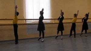 Ронд де жамб партер в молдавском характере. Образцовый хореогр-й коллектив "Мечта"