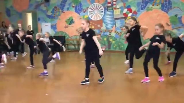 В честь своего канала решила показать открытый урок по танцам смотреть онлайн