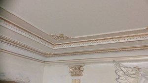 Потолок  лепнина, золочение