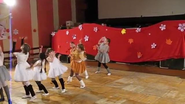 ТАНЦЫ ДЕВОЧЕК смотреть онлайн