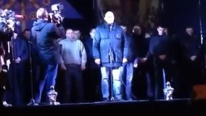 Львовский Беркут просит прощения на коленях