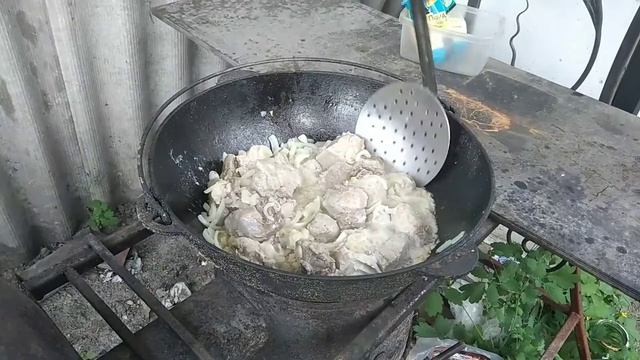 Шашлык в казане на костре смотреть онлайн