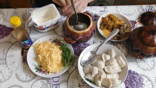 Таких пельменей Вы еще не пробовали. Запекал их в горшочке, получилось необычно, быстро и вкусно! смотреть онлайн