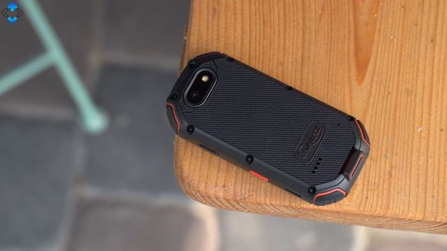 Unihertz Atom Review - The Smallest IP68 Rugged Phone Ever? смотреть онлайн
