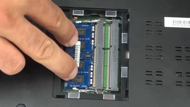 Toshiba Tecra R950: Замена памяти смотреть онлайн