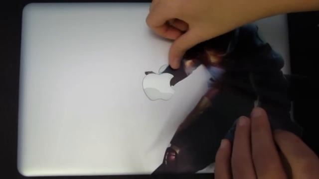 Macbook 13 Decal Skin installation