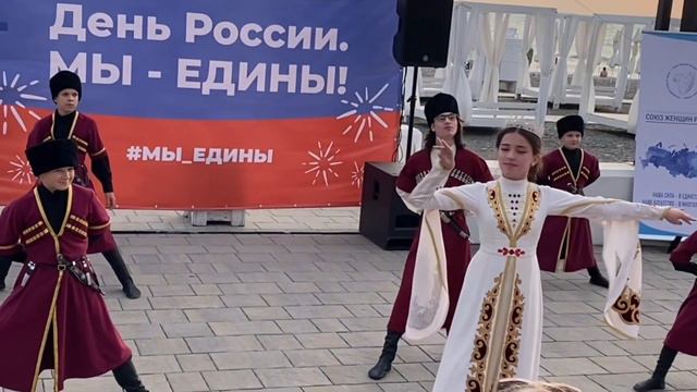 Чеченская лезгинка ! Синдром Дауна танцу Исмаила Жанатаева не помеха ! 😉 #синдромдауна