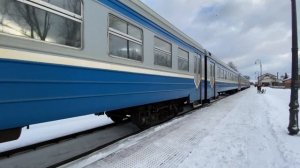 Дизель поезд ДДб1-015 отправляется с поездом эконом класса №6636 Витебск-Полоцк