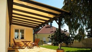 78 отличных вариантов защиты от дождя и солнца   Навесы к дому