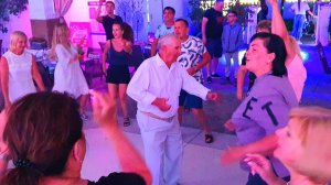 КАБАРДИНКА! 86-ЛЕТНИЙ ДЕДУШКА ЖЖЕТ и КАДРИТ ДЕВЧОНОК на ТАНЦПОЛЕ!