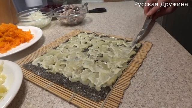 НЕОБЫЧНАЯ ПОДАЧА! СЕЛЬДЬ ПОД ШУБОЙ В ЛИСТЬЯХ НОРИ.