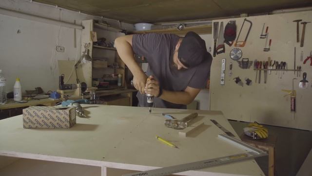 Циркулярный стол своими руками из паркетки и фсф фанеры | True Roots Workshop | 4k (DIY) смотреть онлайн