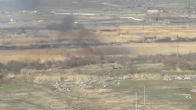 В Саратовском районе горит сухая трава смотреть онлайн