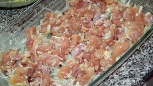 Капуста со свининой в духовке