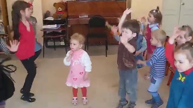 2010   Варя танцует бабку ежку смотреть онлайн