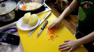 Простой гороховый суп на курином бульоне.