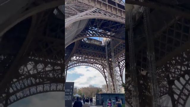 Elsa Pataky near Eiffel Tower..