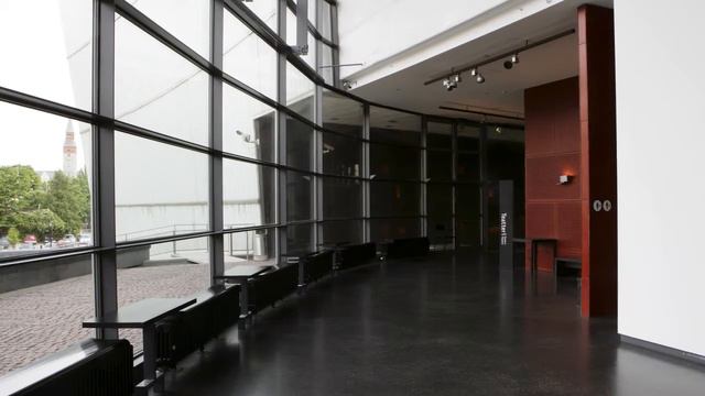 Окно в задней стене фойе смотреть онлайн