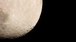 Луна одинаковые кратеры по глубине