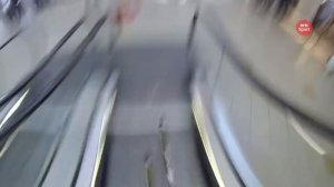 Эскалатор приколы! Артист в метро!