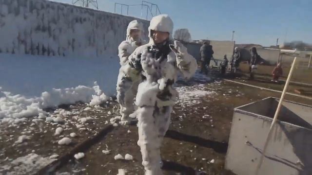 Прыгаем в пожарную пену & Jump in the fire foam смотреть онлайн