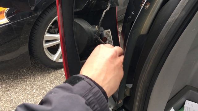 Saturn Vue Tail / Brake Light Assembly Replacement / Removal How To смотреть онлайн