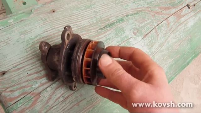 Неисправная помпа системы охлаждения Opel Vivaro 2.0 смотреть онлайн