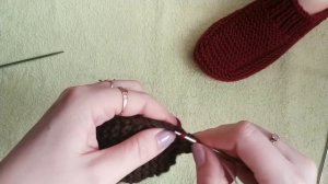 #тапочкиСпицами Как из четырех петель связать следки/тапочки без шва по подошве ?