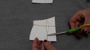 Топ летний с бретелями и подрезами под грудь.mp4