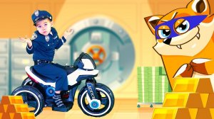 Pretend play police // The Policeman chasing the fox on the Power Wheels Bike