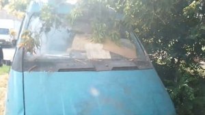 заброшенная газель голубого цвета 2705