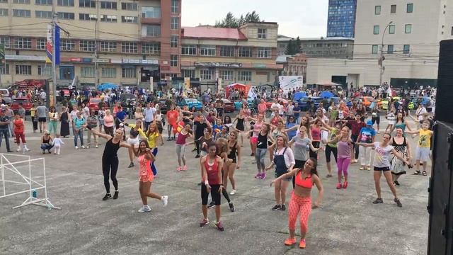 День Города с Grand Arena и BERRY. Zumba смотреть онлайн