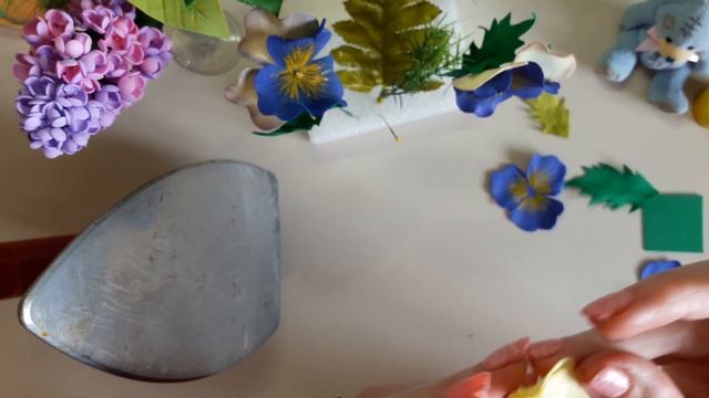 Анютины глазки из фоамирана. Лёгкий способ. Нежные цветы из фоамирана. Flowers from foamiran. смотреть онлайн
