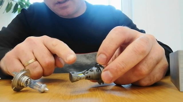 Установка светодиодных ламп  вместо галогенок на VW touran. Сравнение с ГАЛОГЕННЫМИ лампами. смотреть онлайн