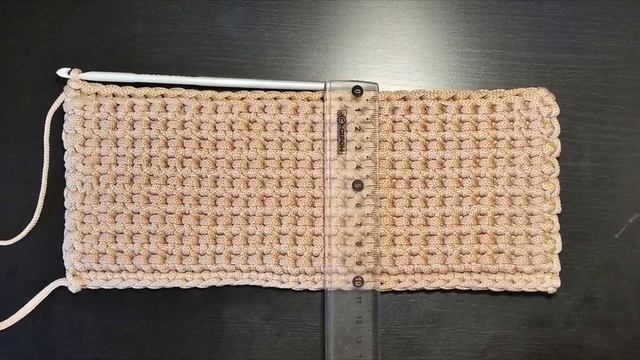 Плотный узор крючком для бескаркасной сумки