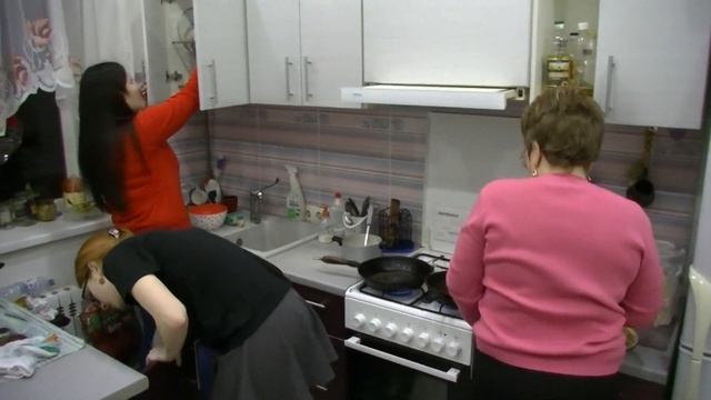 Жарим блины на Масленицу (или немного до) смотреть онлайн