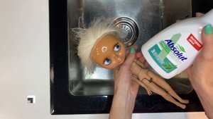 КАК СДЕЛАТЬ КУКЛЕ ВОЛОСЫ БЛЕСТЯЩИМИ И ГЛАДКИМИ!