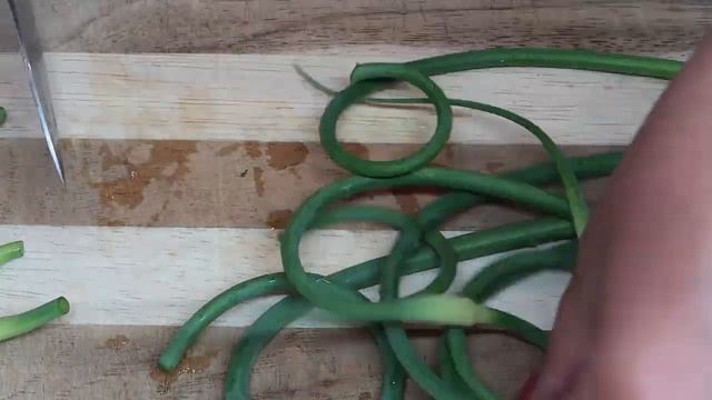 Чесночные стрелки жареные с овощами. Рецепт приготовления чесночных стрелок
